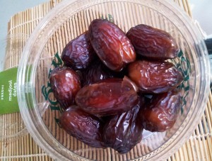 lovelowfat-nutribullet-dates