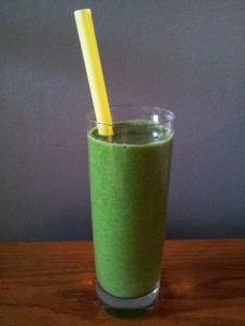 lovelowfat-nutribullet-smoothie-in-glass2