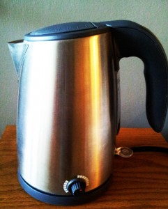 utiliTEA kettle on base