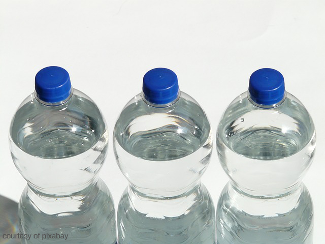 http://www.lovelowfat.com/wp-content/uploads/2014/11/water-bottles-pixbay.jpg